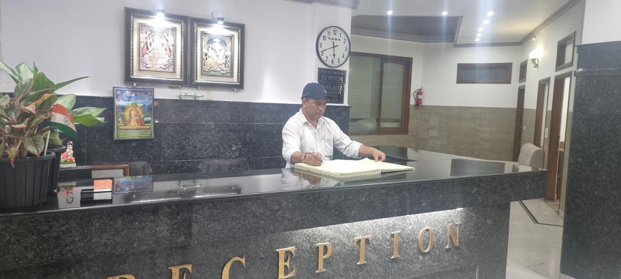 Hotel Har Ki Pauri By Around Stays หริทวาร ภายนอก รูปภาพ