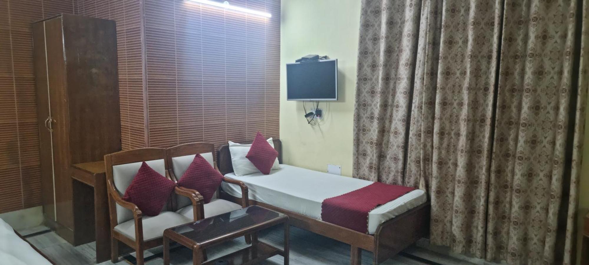 Hotel Har Ki Pauri By Around Stays หริทวาร ภายนอก รูปภาพ