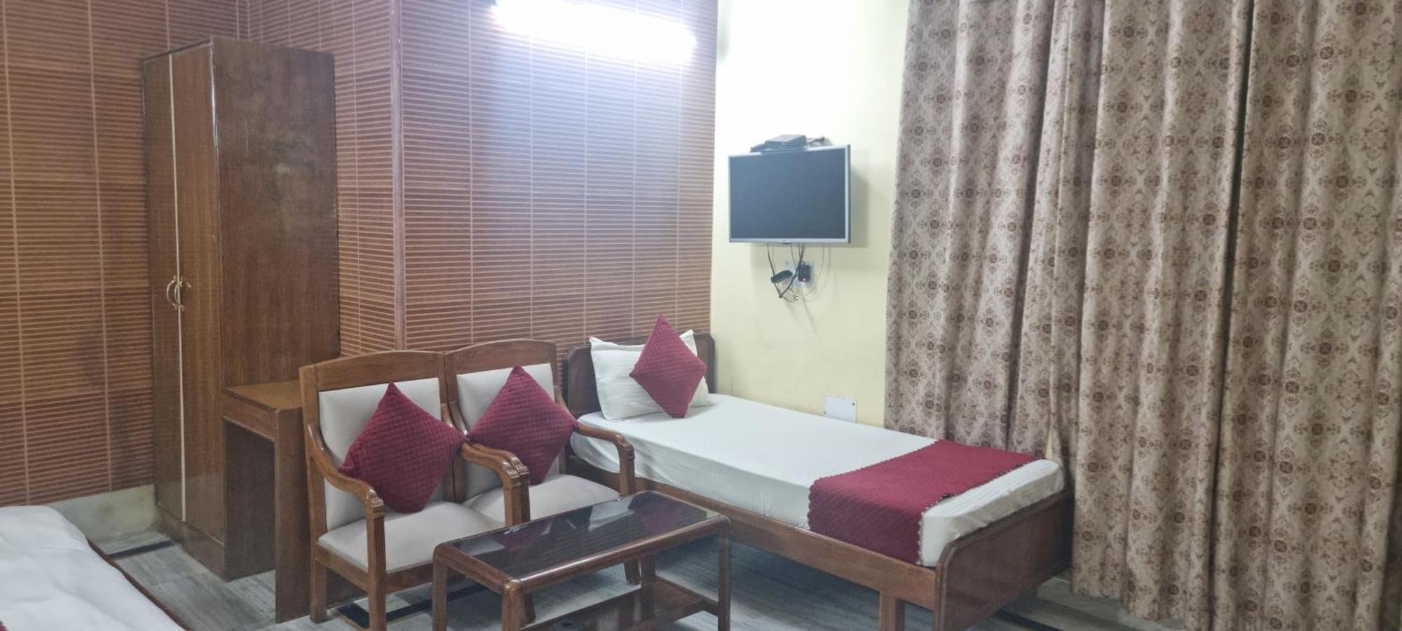 Hotel Har Ki Pauri By Around Stays หริทวาร ภายนอก รูปภาพ