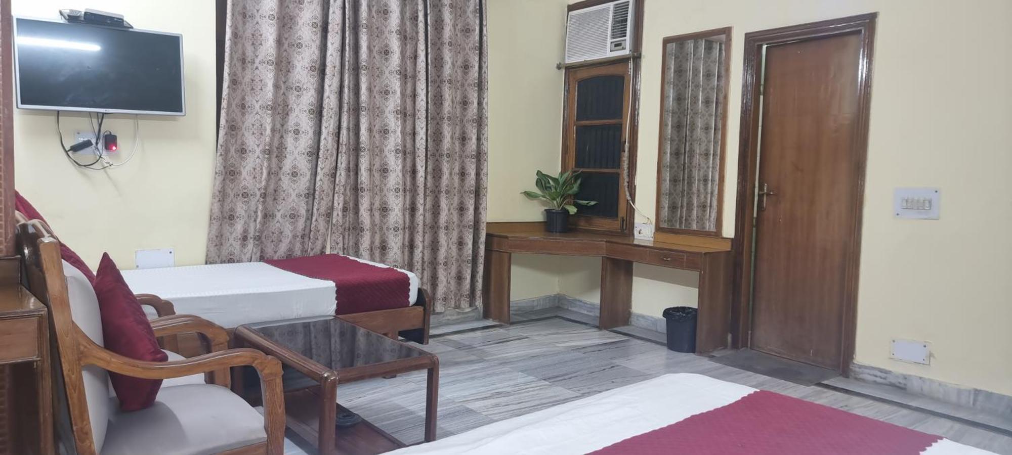 Hotel Har Ki Pauri By Around Stays หริทวาร ภายนอก รูปภาพ