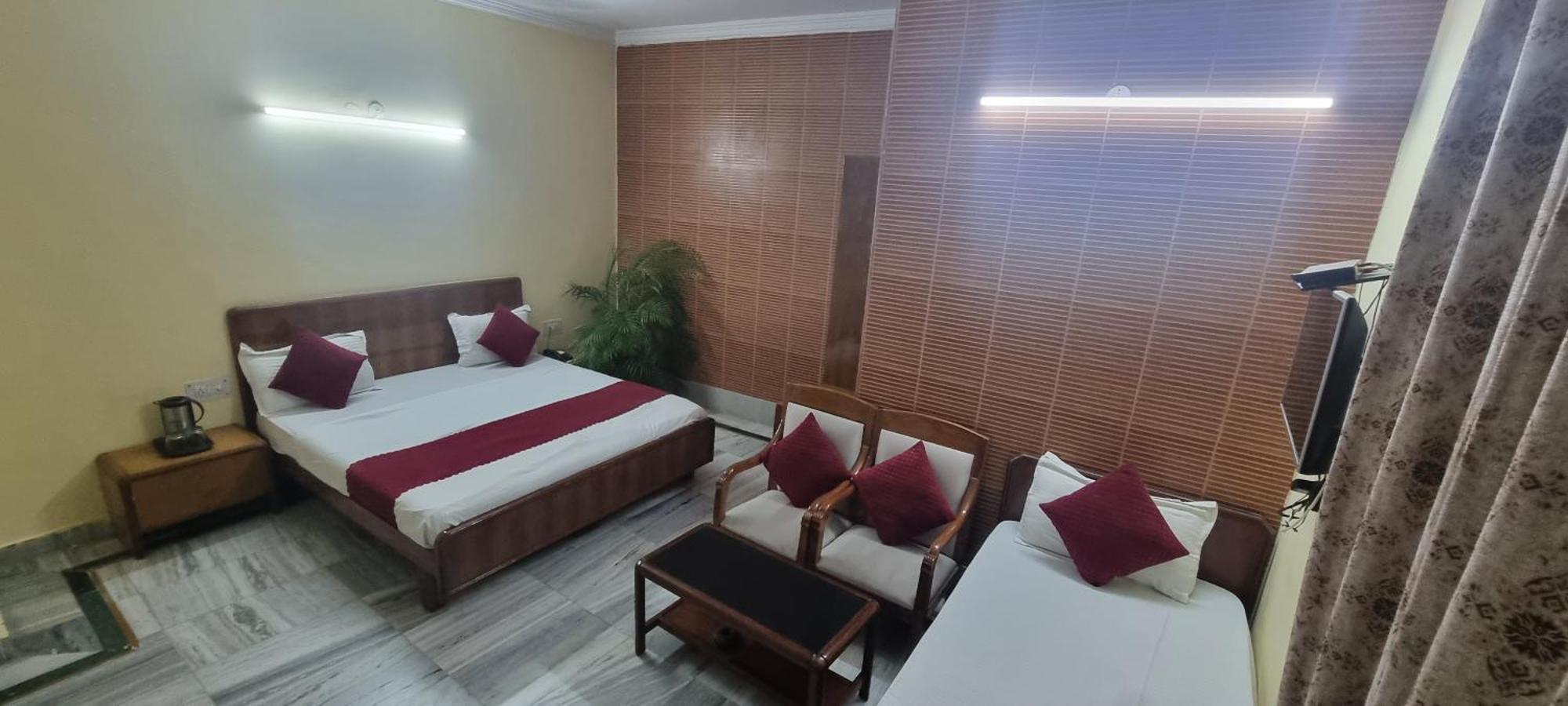 Hotel Har Ki Pauri By Around Stays หริทวาร ภายนอก รูปภาพ