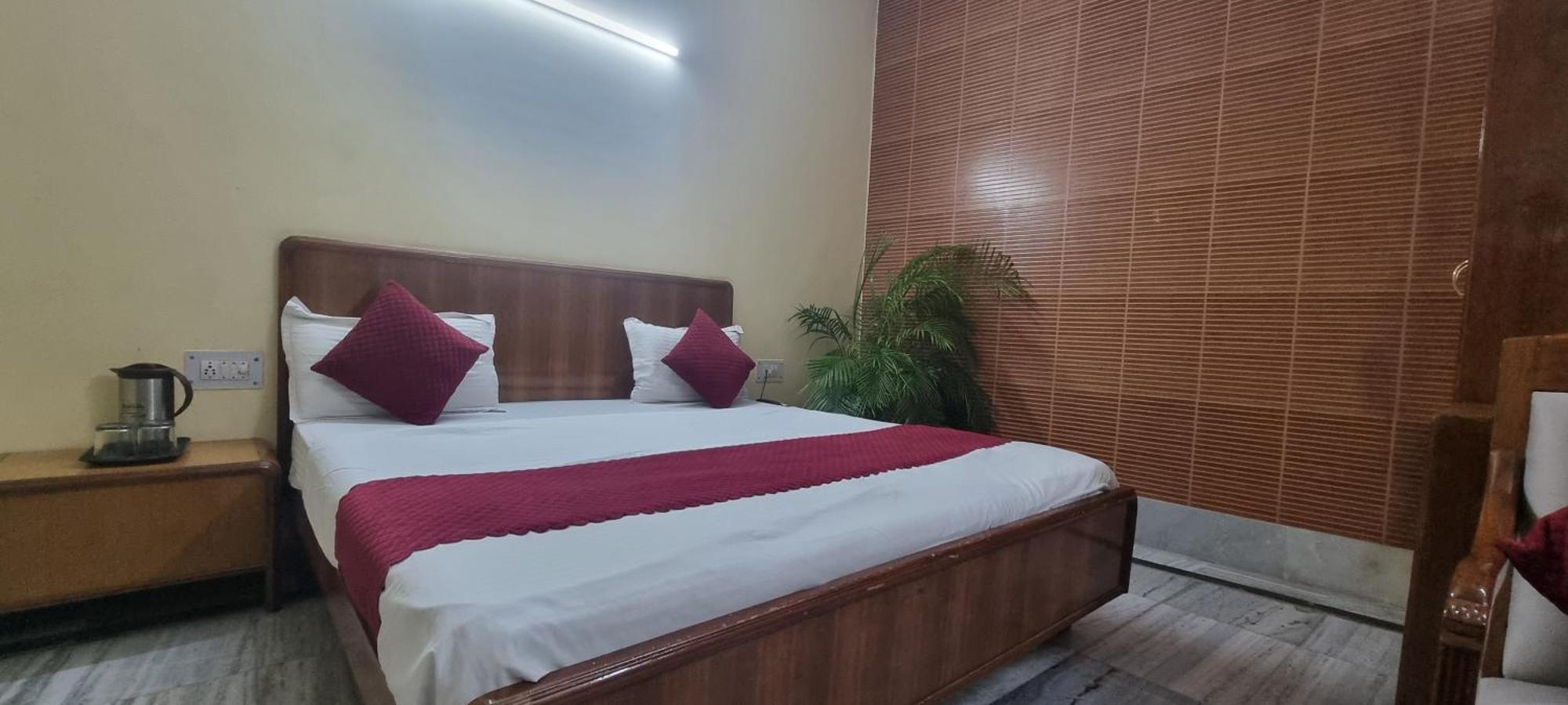 Hotel Har Ki Pauri By Around Stays หริทวาร ภายนอก รูปภาพ