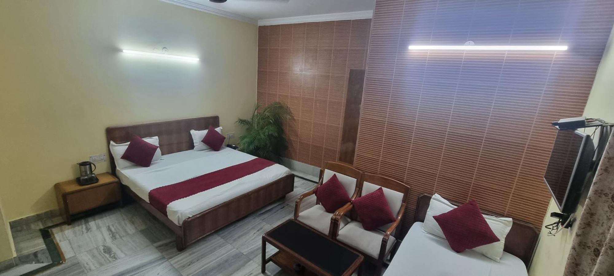 Hotel Har Ki Pauri By Around Stays หริทวาร ภายนอก รูปภาพ