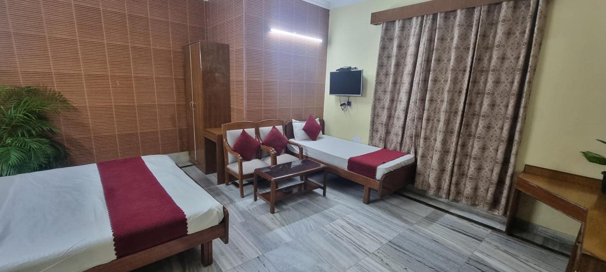 Hotel Har Ki Pauri By Around Stays หริทวาร ภายนอก รูปภาพ