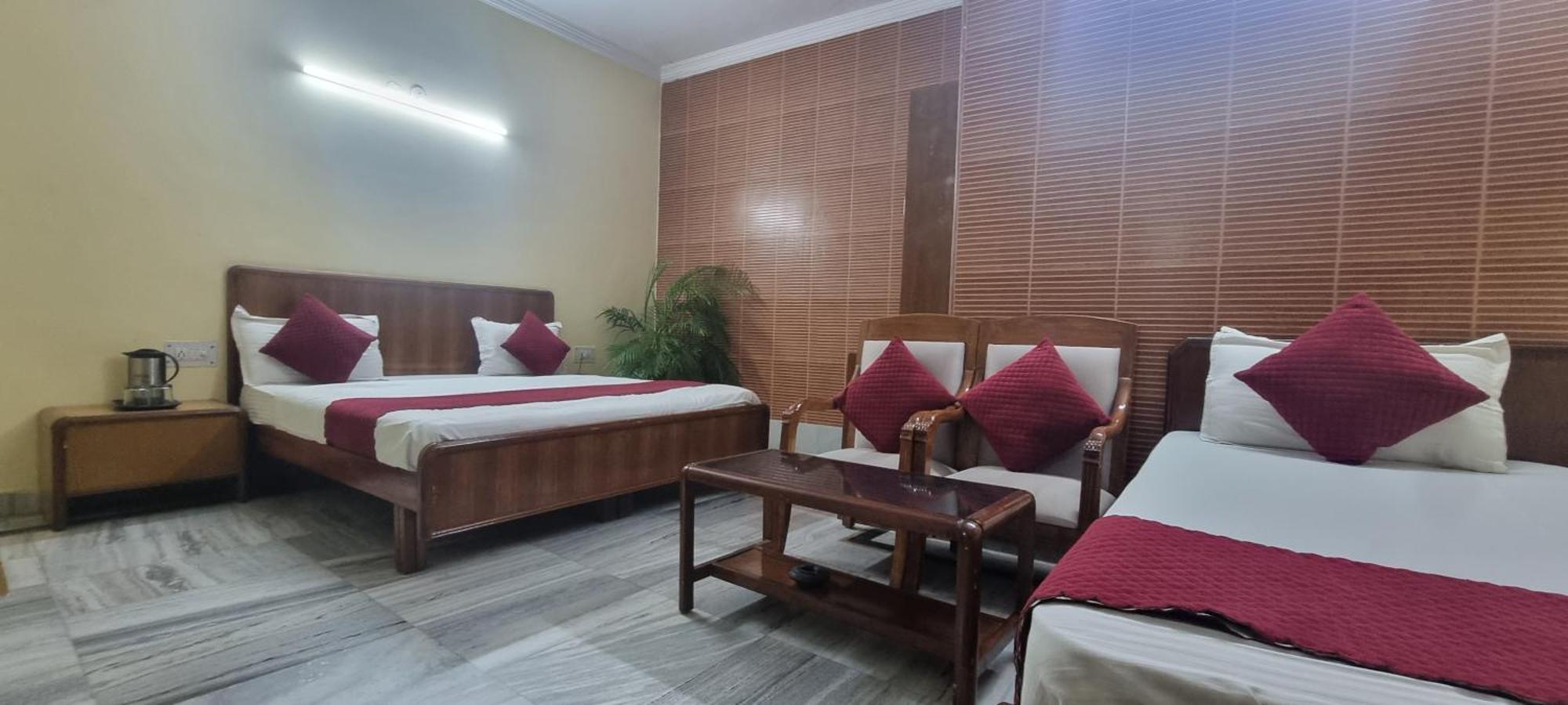 Hotel Har Ki Pauri By Around Stays หริทวาร ภายนอก รูปภาพ