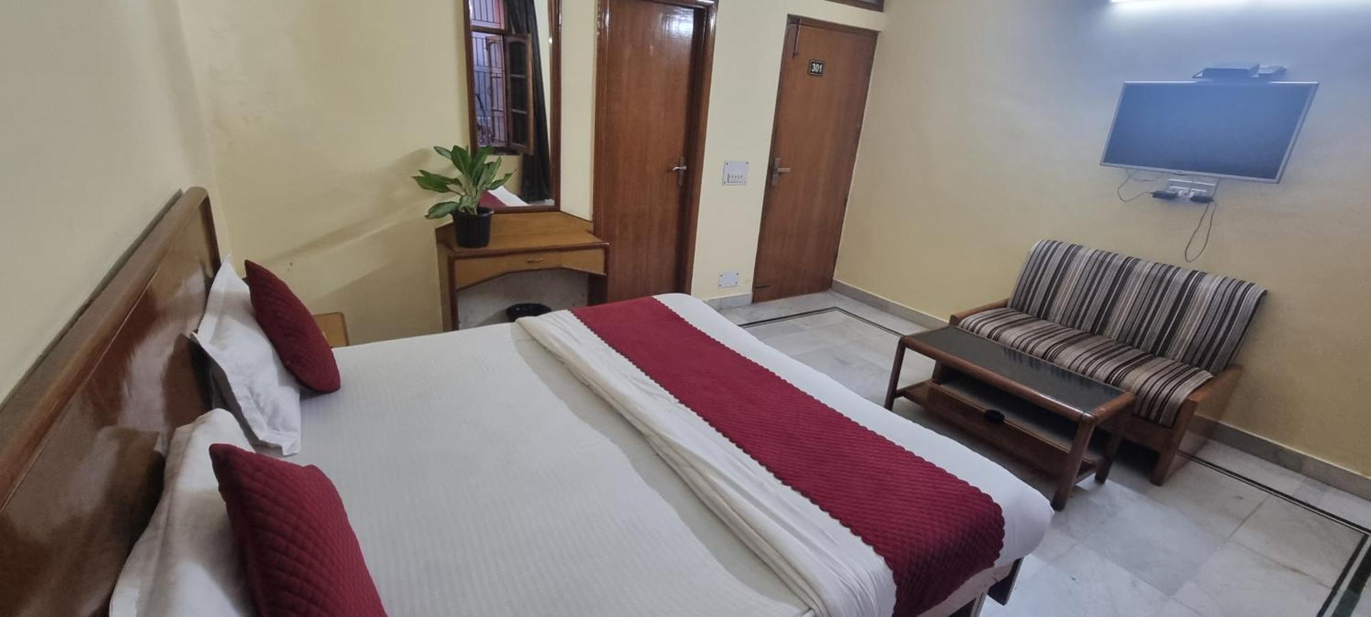 Hotel Har Ki Pauri By Around Stays หริทวาร ภายนอก รูปภาพ