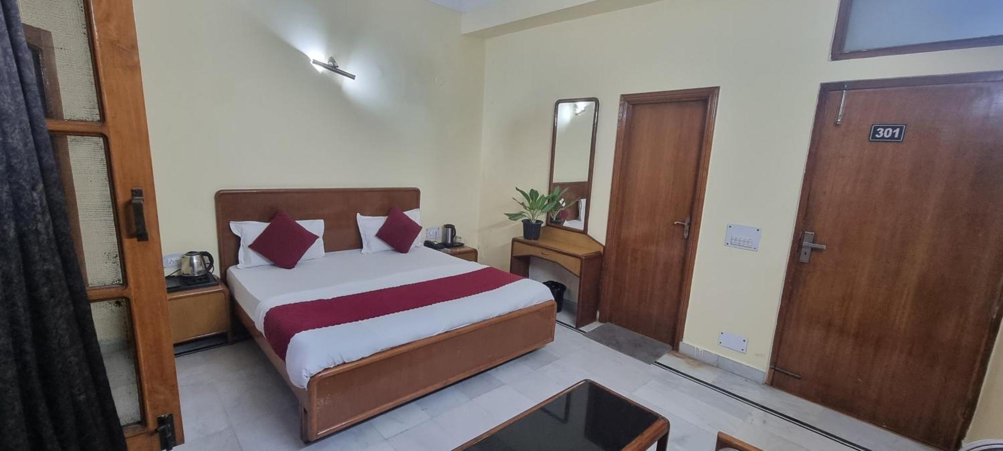 Hotel Har Ki Pauri By Around Stays หริทวาร ภายนอก รูปภาพ