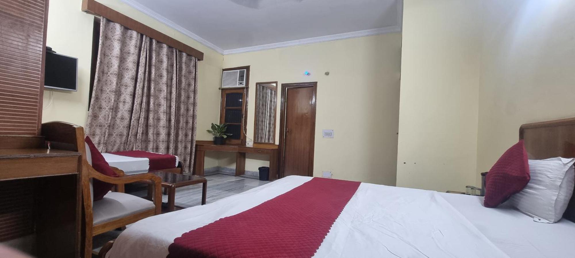 Hotel Har Ki Pauri By Around Stays หริทวาร ภายนอก รูปภาพ