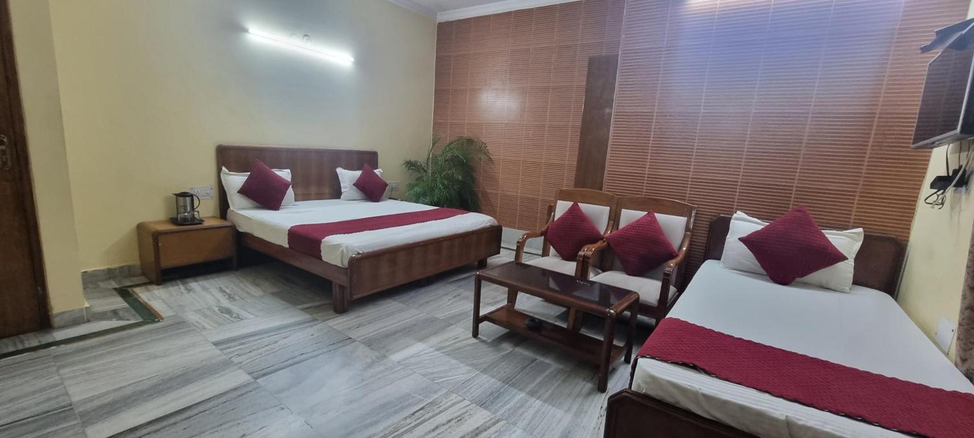 Hotel Har Ki Pauri By Around Stays หริทวาร ภายนอก รูปภาพ