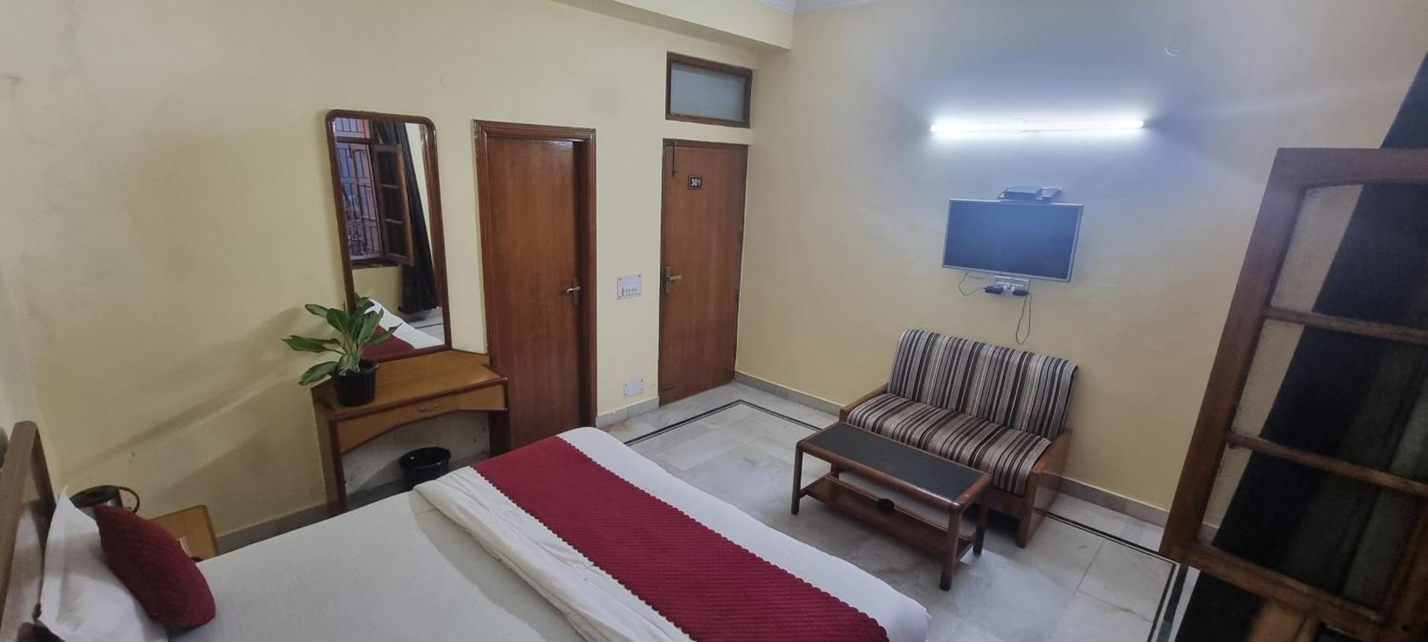 Hotel Har Ki Pauri By Around Stays หริทวาร ภายนอก รูปภาพ