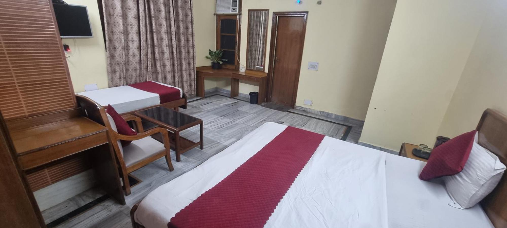 Hotel Har Ki Pauri By Around Stays หริทวาร ภายนอก รูปภาพ