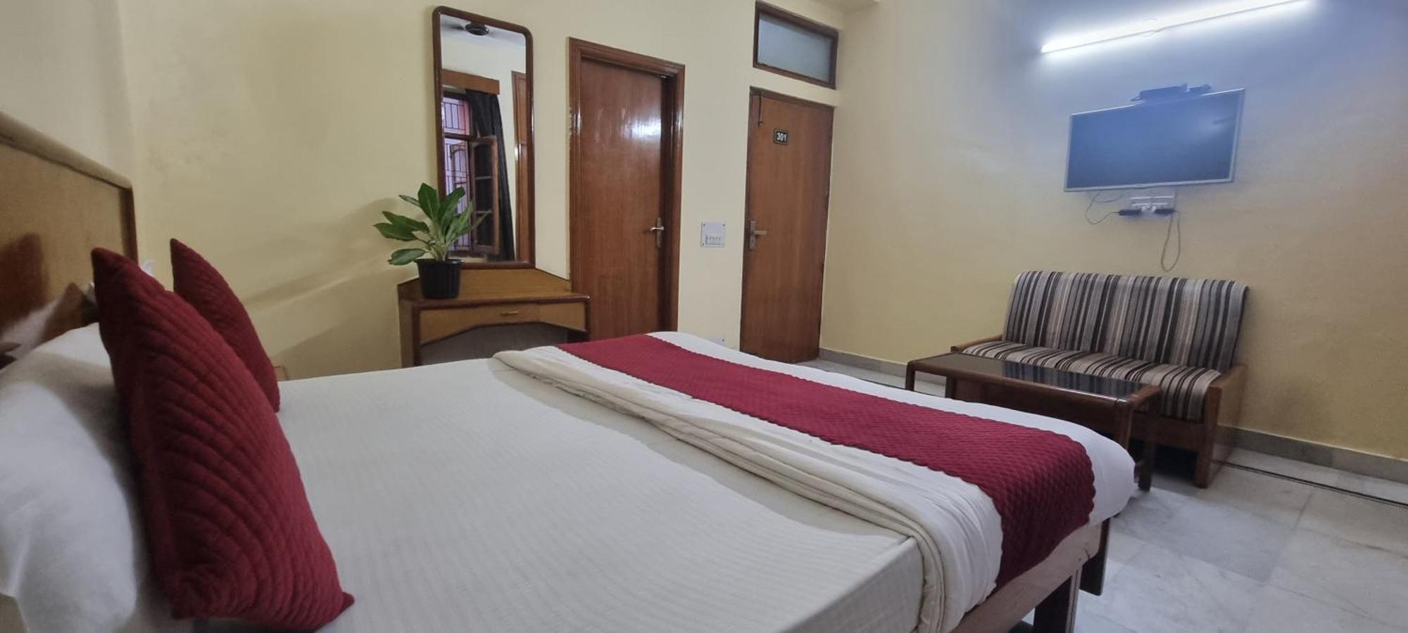 Hotel Har Ki Pauri By Around Stays หริทวาร ภายนอก รูปภาพ